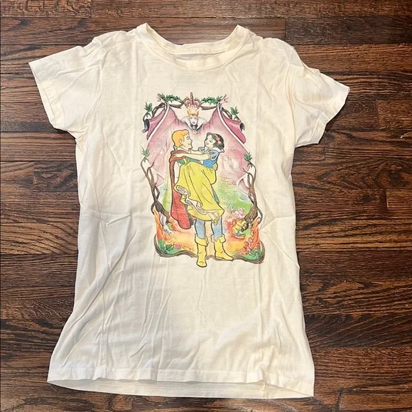 2 Disney Graphic T-Shirt Bundle - Picture 2 of 4